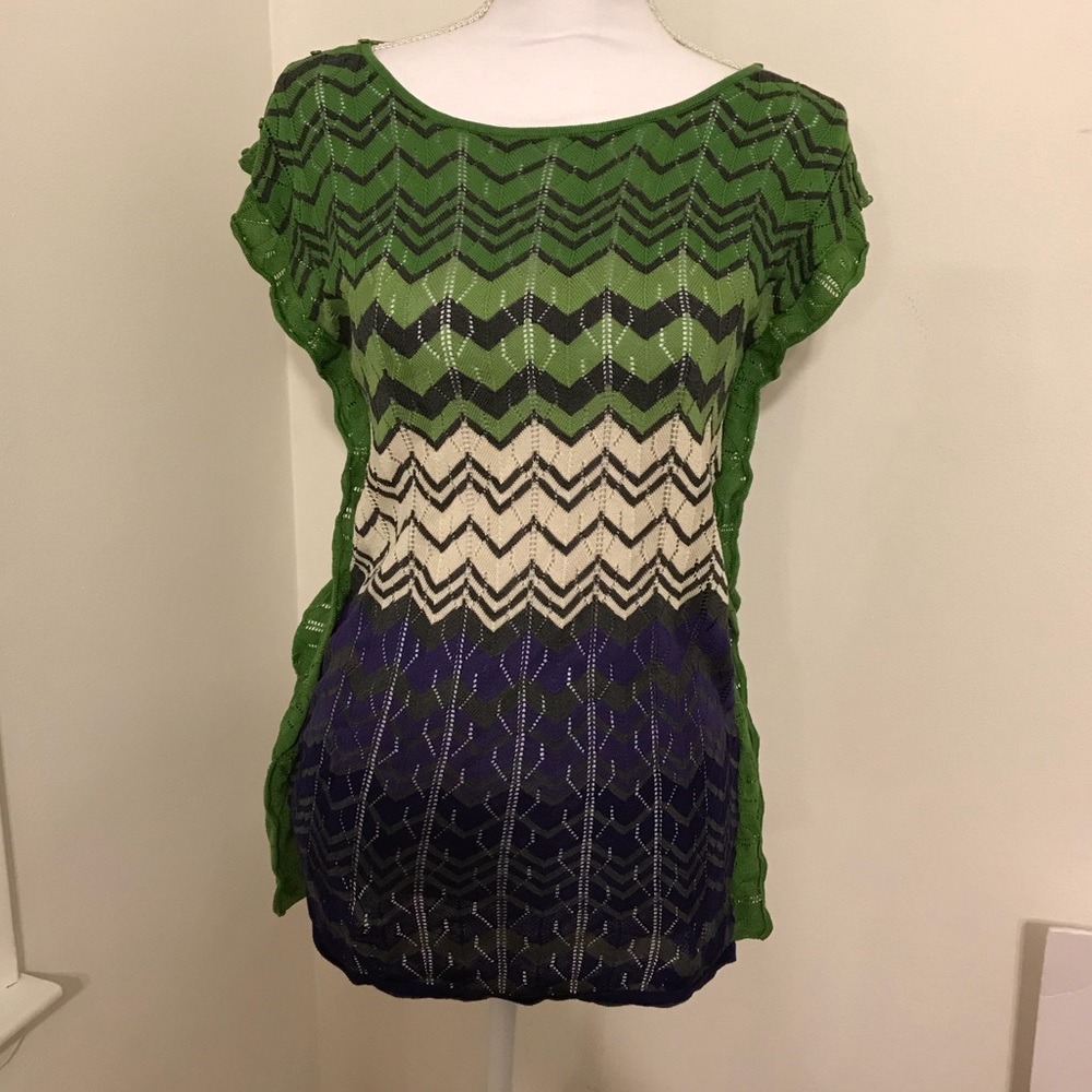 🪸 5 for $25🪸 Chevron pointelle striped top shirt bcbg maxazria